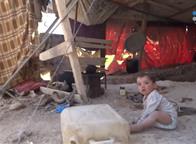 نازحو حمص يستحدثون قرى جديدة بيوتها من الطين والنايلون