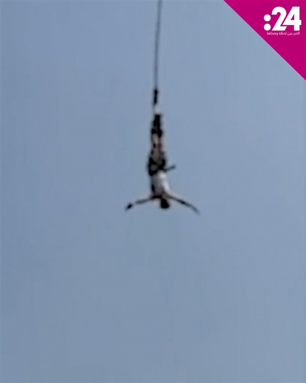 رجل يسقط بعد انقطاع حبل القفز 