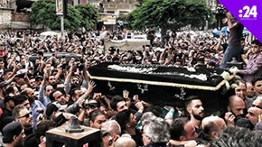 جنازة مهيبة في وداع الفنان محمد قنوع.. وصور من أدائه مناسك العمرة قبل وفاته 